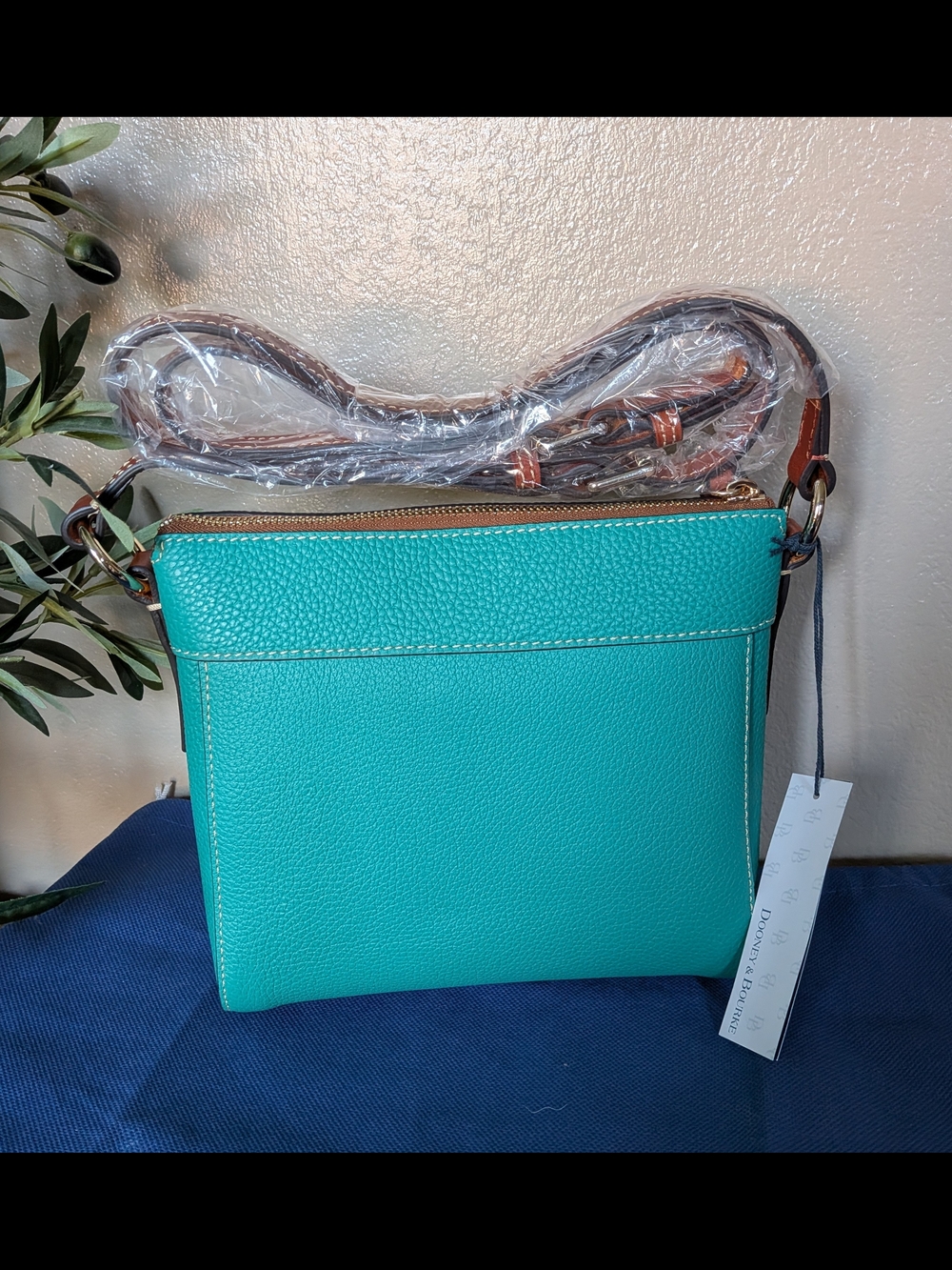 NWT! Dooney & Bourke Spearmint Pebbled Leather Crossbody - Picture 6 of 10